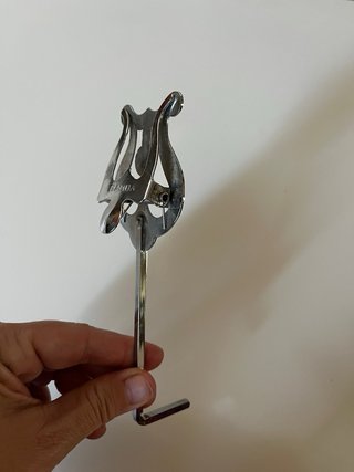 Atril para trompeta curvado largo