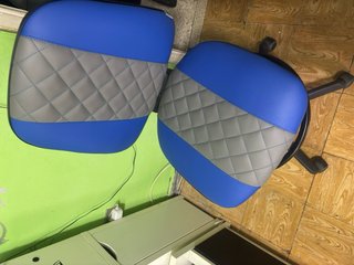 Sedia da ufficio imbottita blu e grigia