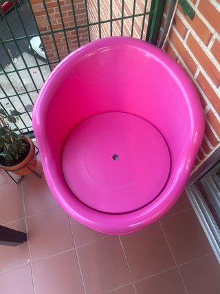 Sillón infantil de plástico rosa