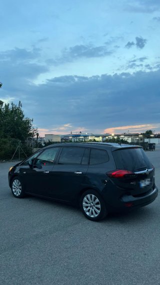 Opel Zafira 2012