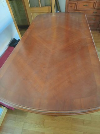 Mesa de comedor de madera