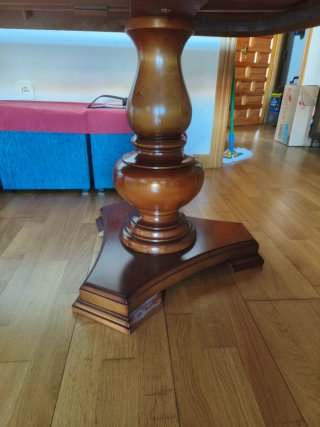 Mesa de comedor de madera