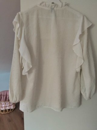 Blusa blanca de volantes