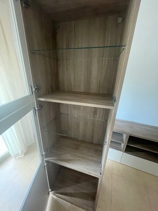 Vitrina alta salón-comedor madera y cristal