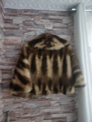 Capa pelo sintético beige y marrón