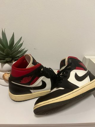Air Jordan 1 Mid Negro Rojo Blanco