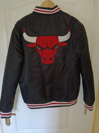 Chaqueta Chicago Bulls Negra y Roja