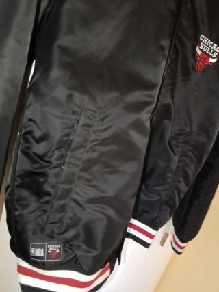 Chaqueta Chicago Bulls Negra y Roja