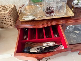 Mueble de comedor de madera restaurado