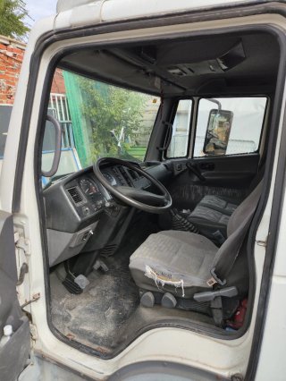 Nissan Atleon 2000