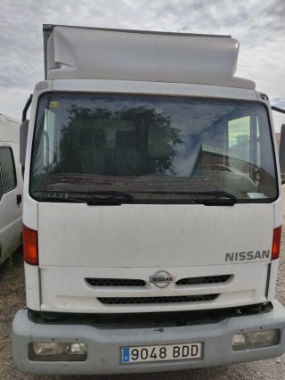 Nissan Atleon 2000