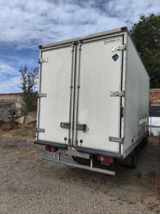 Nissan Atleon 2000