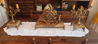 Juego 2 candelabros y reloj bronce