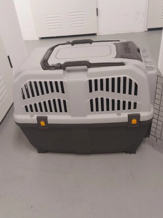 Transportín perro gris y negro
