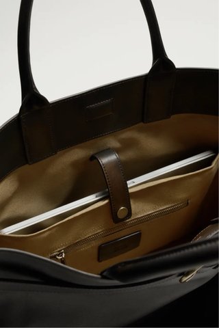 Bolso de mano de piel marrón