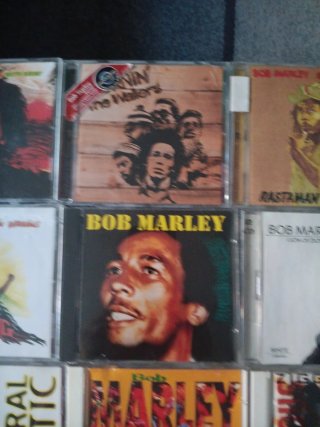 Lote 12 CDs Bob Marley (2 NUEVOS y PRECINTADOS)
