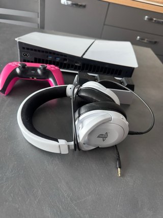 PS5 Slim controller rosa