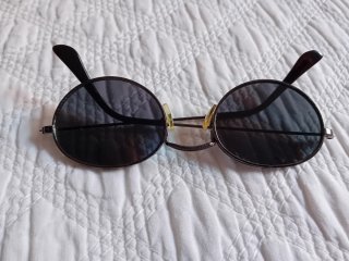Gafas oscuras tipo John Lennon redondas