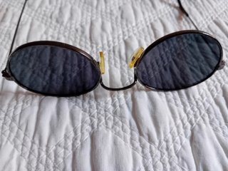 Gafas oscuras tipo John Lennon redondas