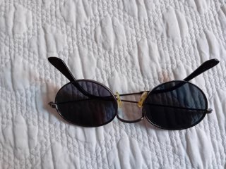 Gafas oscuras tipo John Lennon redondas