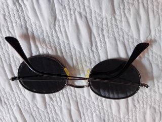 Gafas oscuras tipo John Lennon redondas