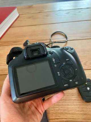 Canon EOS 4000d + Objetivo 18-55mm + Accesorios