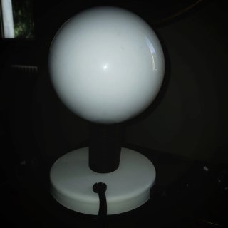Lampada da tavolo bianca e nera space age balleye