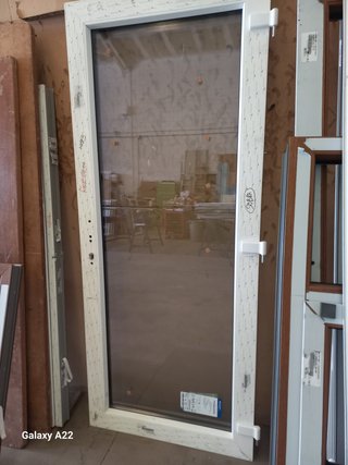 Puerta PVC Blanca Acristalada