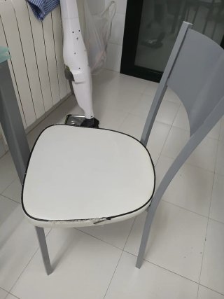 Mesa de cocina cristal y metal gris y sillas