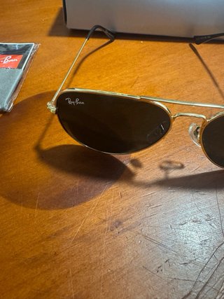 Gafas de sol Ray-Ban Aviator doradas y negras