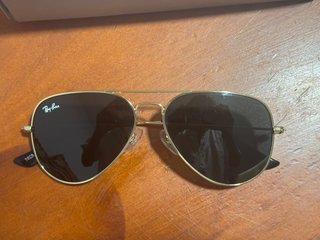 Gafas de sol Ray-Ban Aviator doradas y negras
