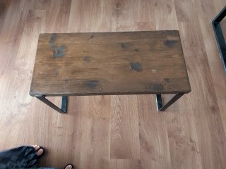 Conjunto mesas estilo industrial, sin las sillas.