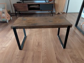 Conjunto mesas estilo industrial, sin las sillas.