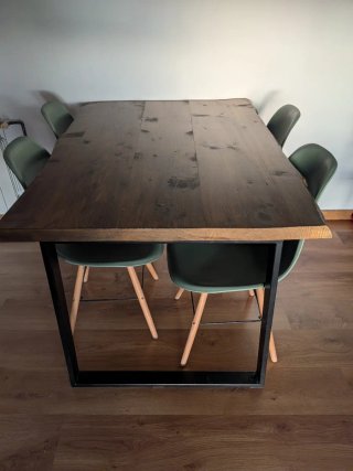 Conjunto mesas estilo industrial, sin las sillas.