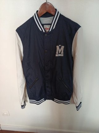 Chaqueta tipo bomber azul y blanca hombre