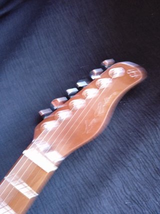 Guitarra Eléctrica Sire Larry Carlton T7
