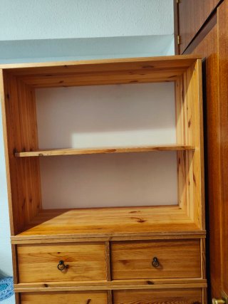 Mueble de pino Ikea. Madera maciza.