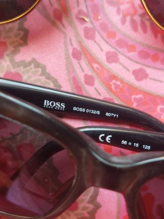 Lote de gafas de sol y fundas