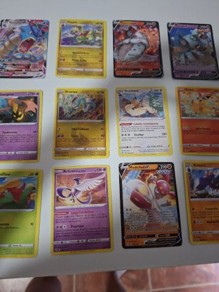 15 Cartas Pokémon Variadas