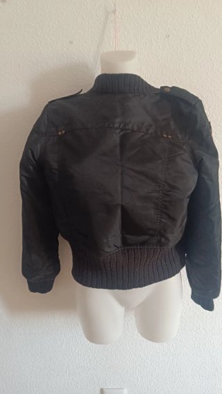 Chaqueta Bomber Negra con Diseños