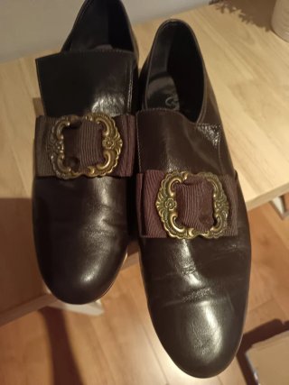 Zapatos de fallero marrones