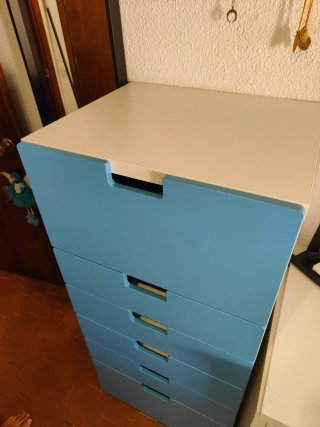 Cajonera azul Ikea. Modelo Stuva.