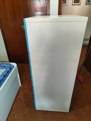 Cajonera azul Ikea. Modelo Stuva.