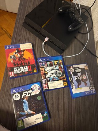 Consola PS4 + 4 Juegos