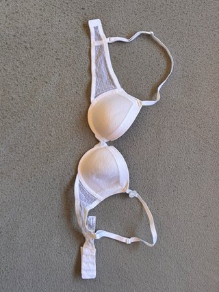 Sujetador blanco con detalles de encaje. Nuevo!