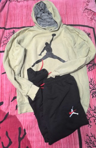 Conjunto Jordan Hombre Beige y Negro