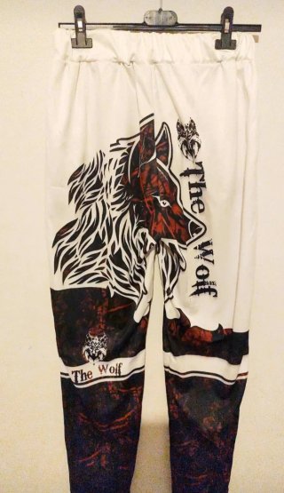 Pantalón con estampado de lobo