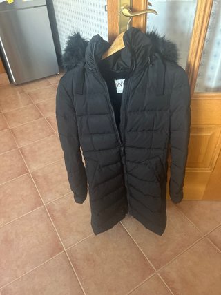 Plumífero ZARA Negro con Capucha u
