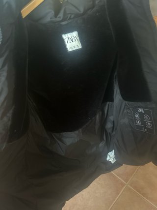 Plumífero ZARA Negro con Capucha u