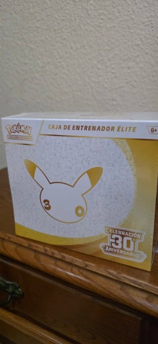Caja Entrenador Élite Pokémon 30 Aniversario